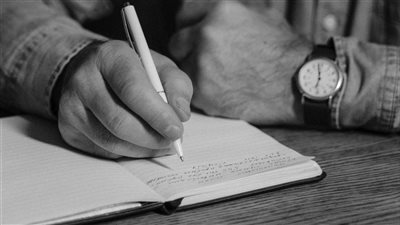 فن تدوين الخسارات: كتب ومبادرات تروّج لمفهوم الفقد بوصفه جزءًا من النضج وليس الهزيمة