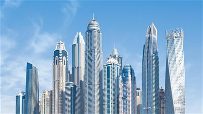 الإمارات تطلق مؤخرًا خططًا كبيرة لتطوير مشروعات الهيدروجين الأخضر في إطار رؤيتها للتحول نحو الطاقة المستدامة