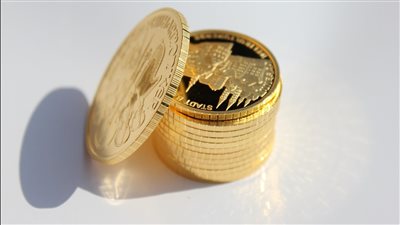 الذهب يصعد عالميًا بحذر وسط طلب مركزي قوي وتوقعات بارتفاعات طويلة الأجل وسعره في مصر ليوم 15 أغسطس 2025
