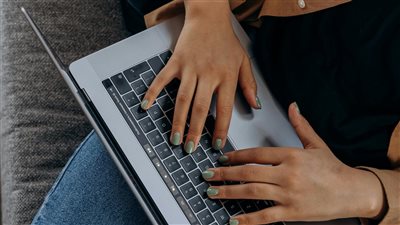 دراسة تكشف عن زيادة الطلب على مهارات الذكاء الاصطناعي في سوق العمل العالمي
