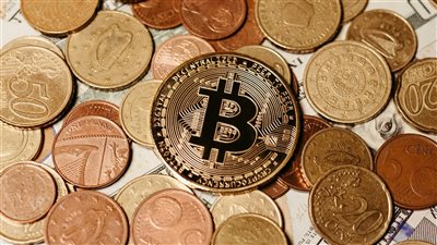 القطاع المالي في الإمارات ينحو نحو اعتماد العملات الرقمية واستثمارات العملات المستقرة في قطاع السفر لتحقيق تنويع اقتصادي 
