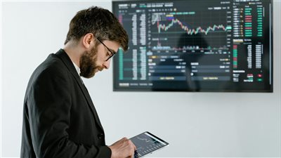 أسهم الذكاء الاصطناعي في مفترق طرق: هل تُثبت Palantir وCoreWeave ومنافسوهما جدواهم؟ 