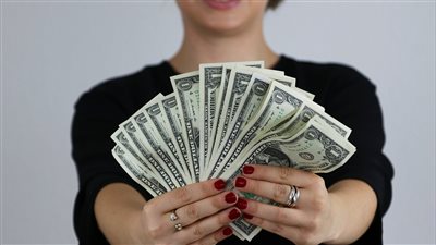 سعر الجنيه المصري مقابل الدولار في ثبات تدريجي بالسوق المحلية ليوم 24 أغسطس 2025