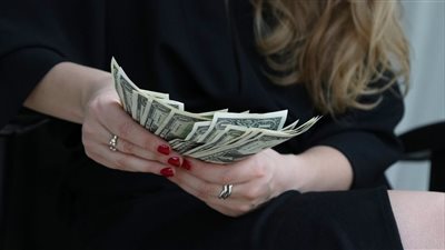الدرهم الإماراتي يحافظ على استقراره تجاه الدولار في ظل آليات الربط الحكيمة ليوم 24 أغسطس 2025