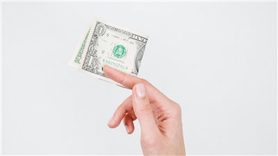 الدرهم الإماراتي يُواصل استقراره أمام الدولار ليوم 13 سبتمبر 2025