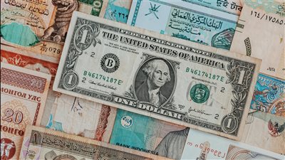 تراجع طفيف للجنيه المصري مقابل الدولار مع معلومات من البنك المركزي تعكس ضغوط في سوق الصرف ليوم 15 سبتمبر 2025