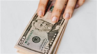 الجنيه المصري يتجه نحو الثبات أمام الدولار وسط تحركات طفيفة في السوق المصرفية ليوم 24 سبتمبر 2025