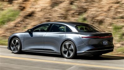 مراجعة شاملة لسيارة Lucid air 2025 تكشف مدى تنافسها في فئة السيارات الكهربائية الفاخرة 