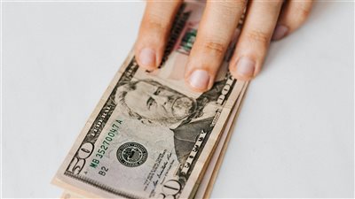 الدرهم الإماراتي يحافظ على استقراره أمام الدولار رغم تصاعد وتيرة التقلبات في أسواق النفط ليوم 22 سبتمبر 2025
