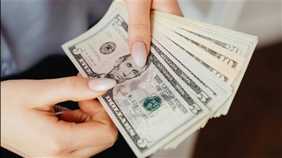 الجنيه المصري يعاود مكاسبه أمام الدولار بانخفاض طفيف في سعر الصرف الرسمي ليوم 6 أكتوبر 2025
