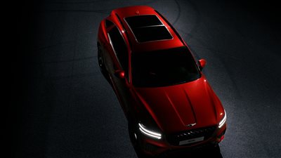 مراجعة Genesis GV70 2026 تؤكد الفخامة الداخلية مع عناصر تحكم مادية متميزة وصوت فخم رغم استهلاك الوقود المرتفع