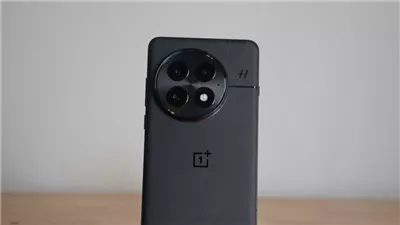 مراجعة كامنة لهاتف OnePlus 13 تكشف أداء التصوير والبطارية في الاستخدام اليومي 