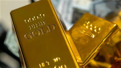 الذهب يواصل ارتفاعه مدفوعاً بتراجع الدولار الأمريكي وسعره في مصر ليوم 13 أكتوبر 2025