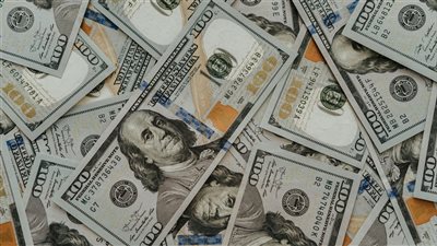تباين جديد في سعر الجنيه المصري أمام الدولار خلال تعاملات اليوم 18 أكتوبر 2025 يعكس اضطرابات السوق المصرفي 
