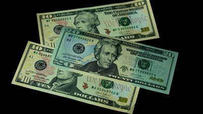 تثبّت سعر ‫الدرهم الإماراتي عند 3.6725 للدولار الواحد مع تحرّك هامشَيّ في المعاملات البنكية المحلية