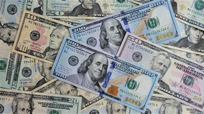 استقرار الدرهم الإماراتي مقابل الدولار بينما يشير تحليل إلى أن الربط النقدي يمنح قوة استثنائية للعملة ليوم 24 أكتوبر 2025
