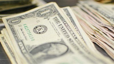 الجنيه المصري يواصل التذبذب أمام الدولار وسط ضغوط استثمارية وسعر صرفه ليوم 25 أكتوبر 2025