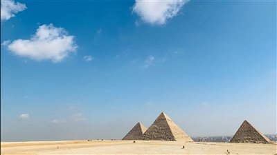 طيران فوق الأهرامات تجربة فريدة لعشاق المغامرة في مصر