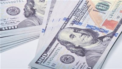 تراجع ملحوظ في سعر الجنيه المصري مقابل الدولار وسط ضغوط تضخّمية محلية ليوم 2 نوفمبر 2025