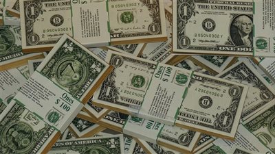 الدرهم الإماراتي يستعيد زخم الشراء مع تراجع طفيف للدولار في الأسواق العالمية ليوم 3 نوفمبر 2025