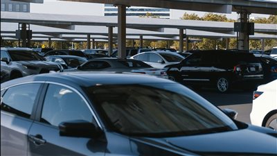 استعراض سوق مراجعات السيارات يشير إلى أن السيارات الكهربائية والهجينة تشهد تركيزاً متزايداً من خبراء الصناعة في عام 2025