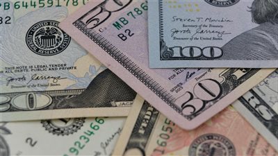الجنيه المصري يشهد دفعة طفيفة أمام الدولار مع استقرار نسبي في تداولات 16 نوفمبر 2025