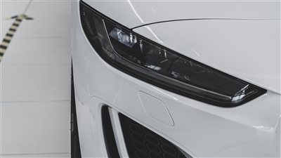 مراجعة شاملة لسيارة Polestar 4 الكهربائية تكشف عن تصميم فريد ومساحة داخلية راقية لكن بدون نافذة خلفية 