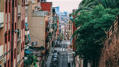 تزايد الطلب على تأشيرات الرحّالة الرقميين يدفع دول مثل إسبانيا وسلوفينيا لتبني سياسات جذب جديدة للمهنيين المتنقلين