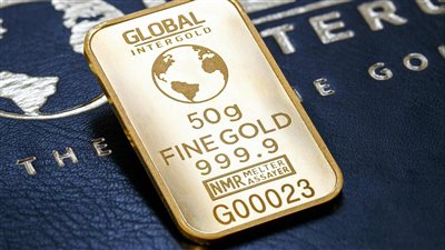 الذهب العالمي يتراجع مع مكاسب الدولار وسعره في مصر ليوم 21 نوفمبر 2025
