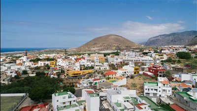 المدن الصغيرة والمناظر الطبيعية النائية تتصدر اتجاهات السفر الحديثة مع تفضيل المسافرين للخصوصية والمغامرة الهادئة