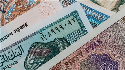تقارب الدرهم الإماراتي من الجنيه المصري يثير تساؤلات حول ضغط السيولة على الجنيه محليًا ليوم 22 نوفمبر 2025