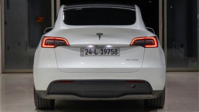 خبراء يشيدون بسيارة Tesla Model S Plaid 2025 لأدائها الفائق وتسارعها الهائل رغم التحديات التي تواجه قطاع السيارات الكهربائية