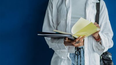 دراسة دولية تشير إلى أن التعرض المطوّل للتوتر قد يرفع احتمالات الإصابة باضطرابات المناعة الذاتية لدى البالغين