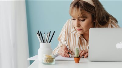 خبراء التنمية المهنيّة يؤكدون أن التعلم المستمر والقدرة على اكتساب مهارات جديدة باتت استراتيجية أساسية لتحقيق أمان وظيفي