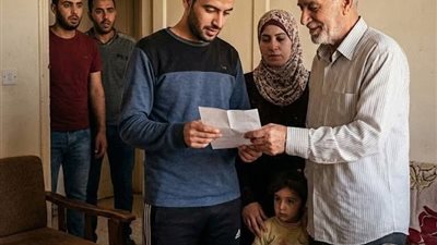 رفض الأبناء الثلاثة مساعدة والدهم في ديونه الهائلة 