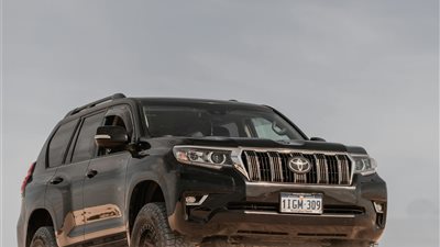 مراجعات المكتوبة تكشف عن أداء Toyota Prado 2025 في مختلف الظروف وقدراتها المتعددة مقارنة بالإصدارات السابقة
