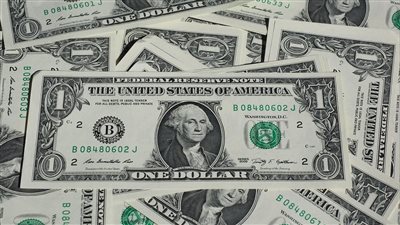أسعار الجنيه المصري تشهد تذبذبًا أمام الدولار والبنوك المحلية تعدل قوائم الصرف في تعاملات يوم 14 يناير 2026