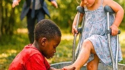 سأغسل قدمي ابنتك وستعود للمشي