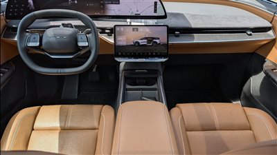 تقرير خبراء السيارات يُصنف SUV فائقة الفخامة الكهربائية من Lucid Gravity كأحد أفضل خيارات العائلة لعام 2026