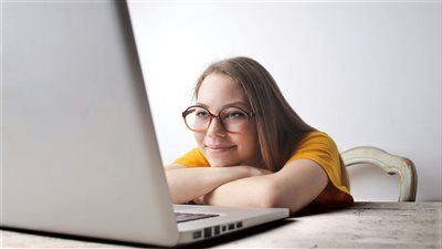 الاهتمام العالمي يتجه إلى تقليص فجوة التعلم وتنمية المهارات كأساس لتحسين الدخل والصحة المهنية