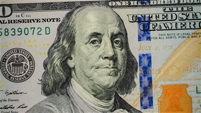 سعر صرف الجنيه المصري يشهد تذبذبًا أمام الدولار ليوم 4 مارس 2026