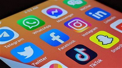 تريند جديد على TikTok يعتمد على استخدام أدوات الذكاء الاصطناعي لتحويل الصور الشخصية إلى مقاطع سينمائية قصيرة 