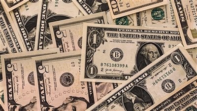 تحركات متباينة في سعر الجنيه المصري أمام الدولار تعكس ضغوط السيولة ليوم 4 أبريل 2026