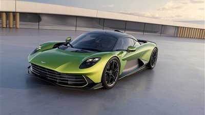 تجربة قيادة أولية لسيارة Aston Martin Valhalla تظهر توازناً بين الأداء الخارق والتقنيات الهجينة